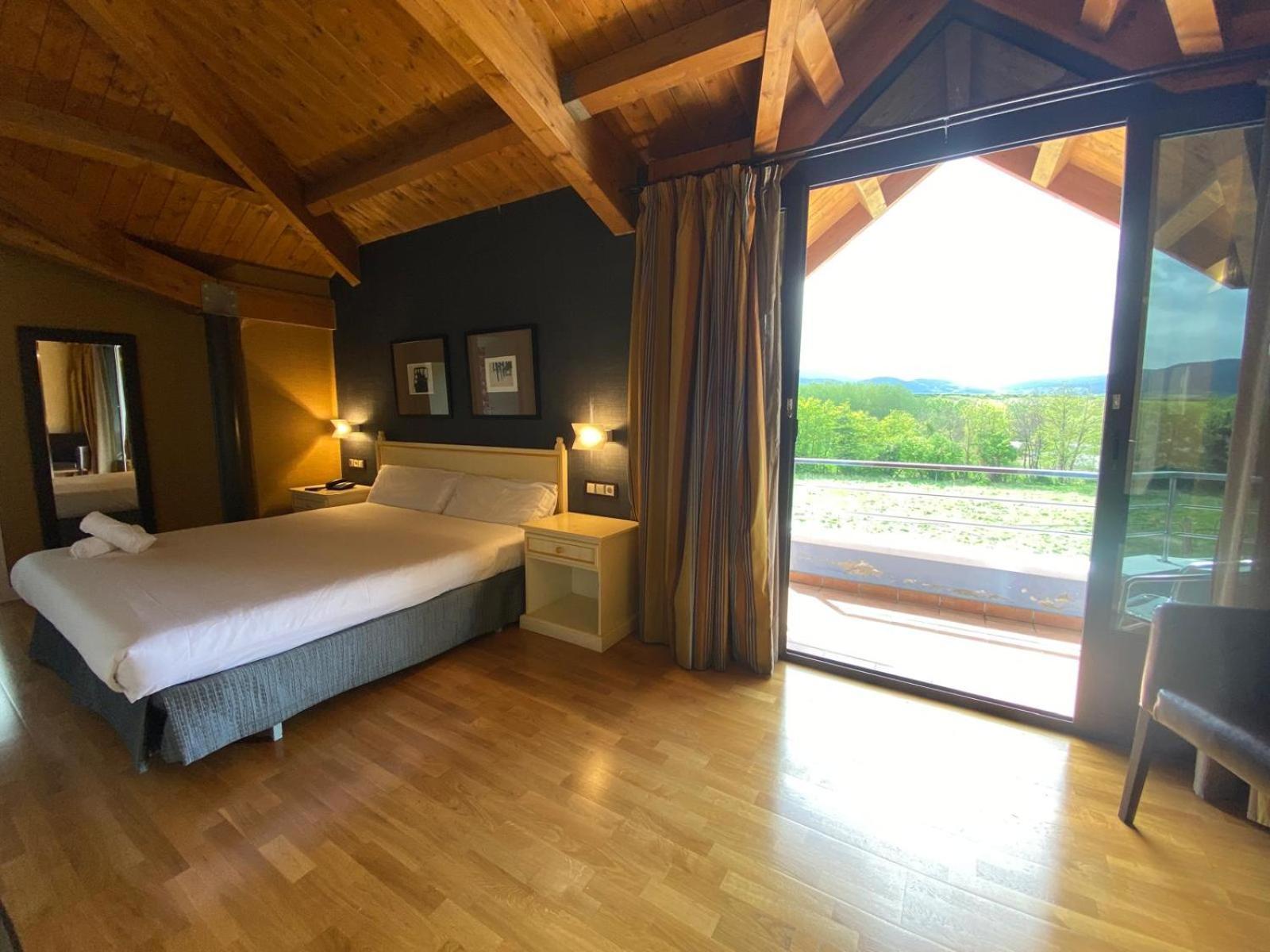 Roomrural Hotel Iru-Bide Лумбиер Екстериор снимка